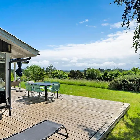 Beautiful With Stunning Views Of Bay